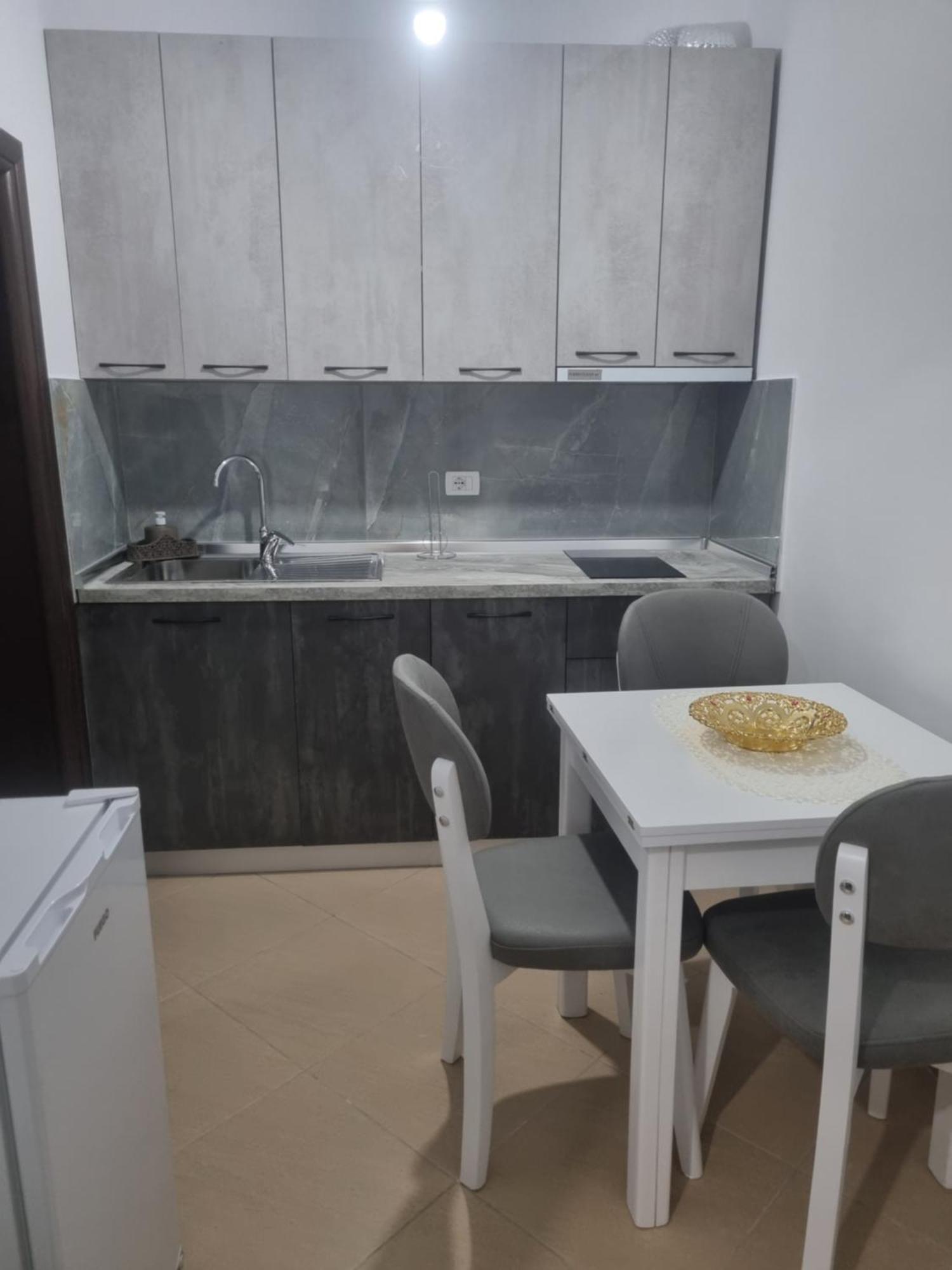 Vila Megi-Rent Room Vlorë Exterior foto